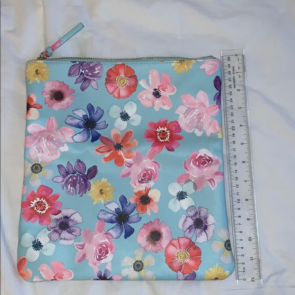 Cosmetic bag